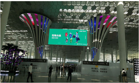 Écran de la publicité de centre commercial de panneau d'affichage de vol d'aéroport de P6 P8