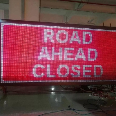L'autoroute VMS de l'IMMERSION P10 signe la longue table des messages de sécurité de durée de vie