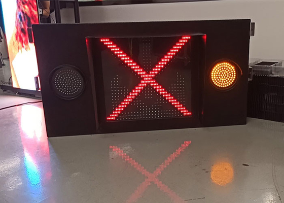 Lumière de coutume vers le haut de triangle de signes de VMs menée par P12mm autour de forme carrée