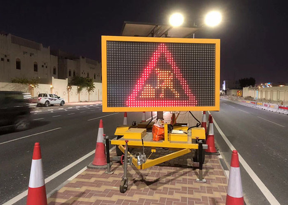Conseils de précaution de rue de VMS de panneaux d'avertissement du trafic de P20 960*960mm LED