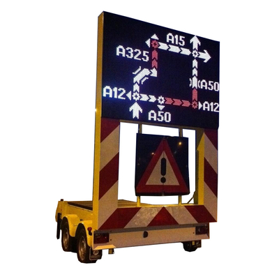 Signes de remorque de C.C 12V 24V VMS annonçant le panneau d'affichage mobile de LED