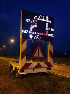 La remorque de P10 P25 a monté le panneau d'affichage de publicité mobile d'écran mené