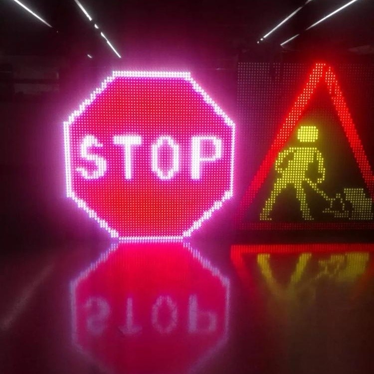 Les signes polychromes de VMS d'autoroute de 16mm l'affichage de message de sécurité routière